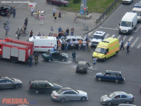 Авария угол Ударников и Индустриального.