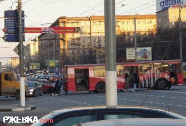 Тролейбум помогите подтолкнуть