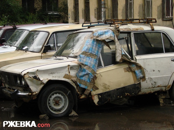 А ведь она ещё и ездит!
