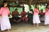 Филиппинцы очень любят петь и танцевать ))